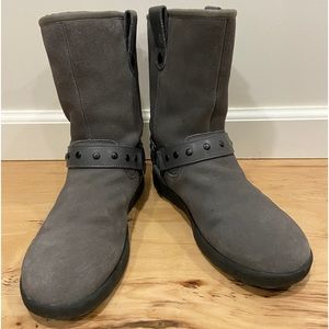 UGG Australia Women’s Grey Leather Boots sz 5